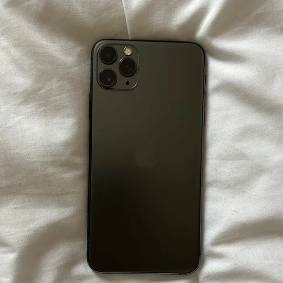 iPhone 11 Pro Max - Picture 2 of 5